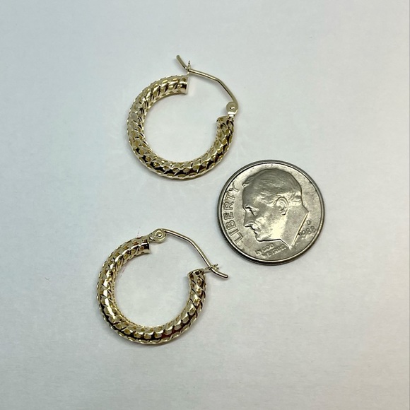 14k Polished Mesh Hoop Earrings , Size 13 x 3 millimeters - Picture 2 of 7